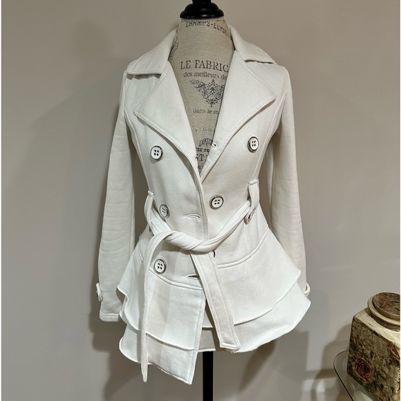 Sebby ruffle coat - Picture 2 of 7